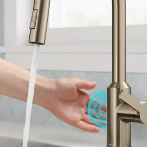 Torneiras com Sensor (Touchless) sendo ativada ao aproximar a mão.